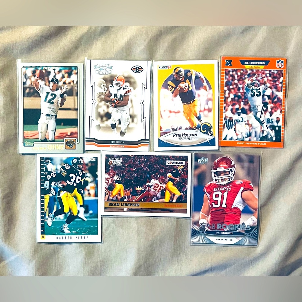 FOOTBALL TRADING CARDS - 10 CARDS TOTAL (ALL CARDS ARE IN MINT CONDITION!)